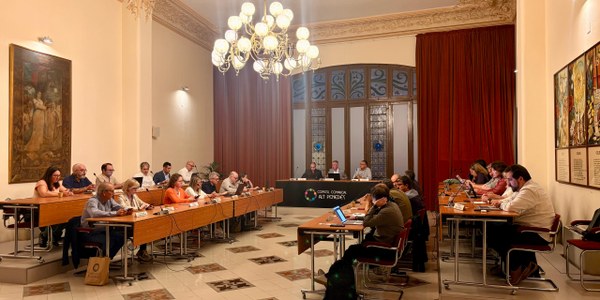 EL PLE DEL CONSELL COMARCAL REAFIRMA EL COMPROMÍS AMB LA VIA CICLABLE I POSA EN VALOR L’HABITATGE AMB EL CICLE GALERIA
