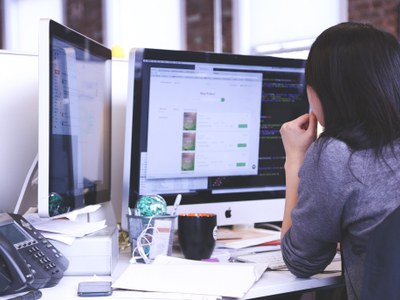 SUBVENCIONS PER A EMPRESES QUE CONTRACTIN PERSONES JOVES